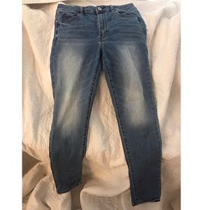 Size 10, short light wash denim jeggings!